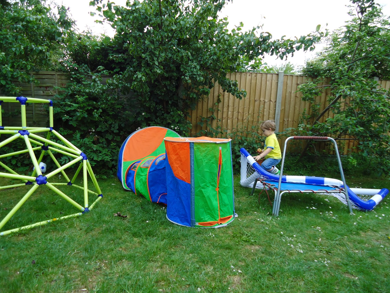 A Mothers Ramblings Chad Valley Concertina Play Tent A Review