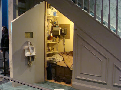 harry potter room under the stairs