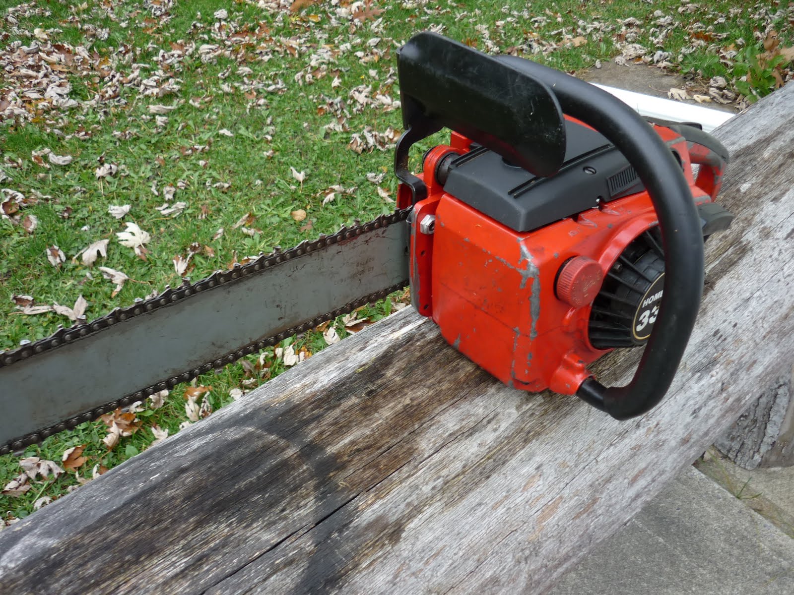 VINTAGE CHAINSAW COLLECTION HOMELITE GROUP OF SAWS.