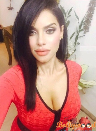 Gizele Thakral Selfie Gizele Thakral Selfie