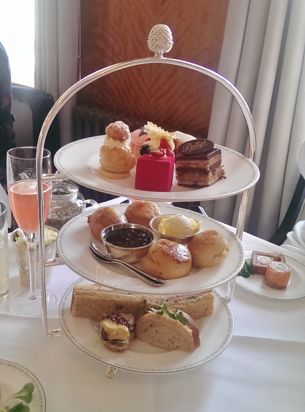 Review Bettys Afternoon Tea, York ♥ Victoria's Vintage Blog