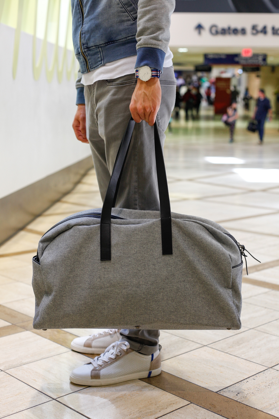 Levitate Style | LAX Airport Style, Everlane Weekender, Uniqlo Jeans