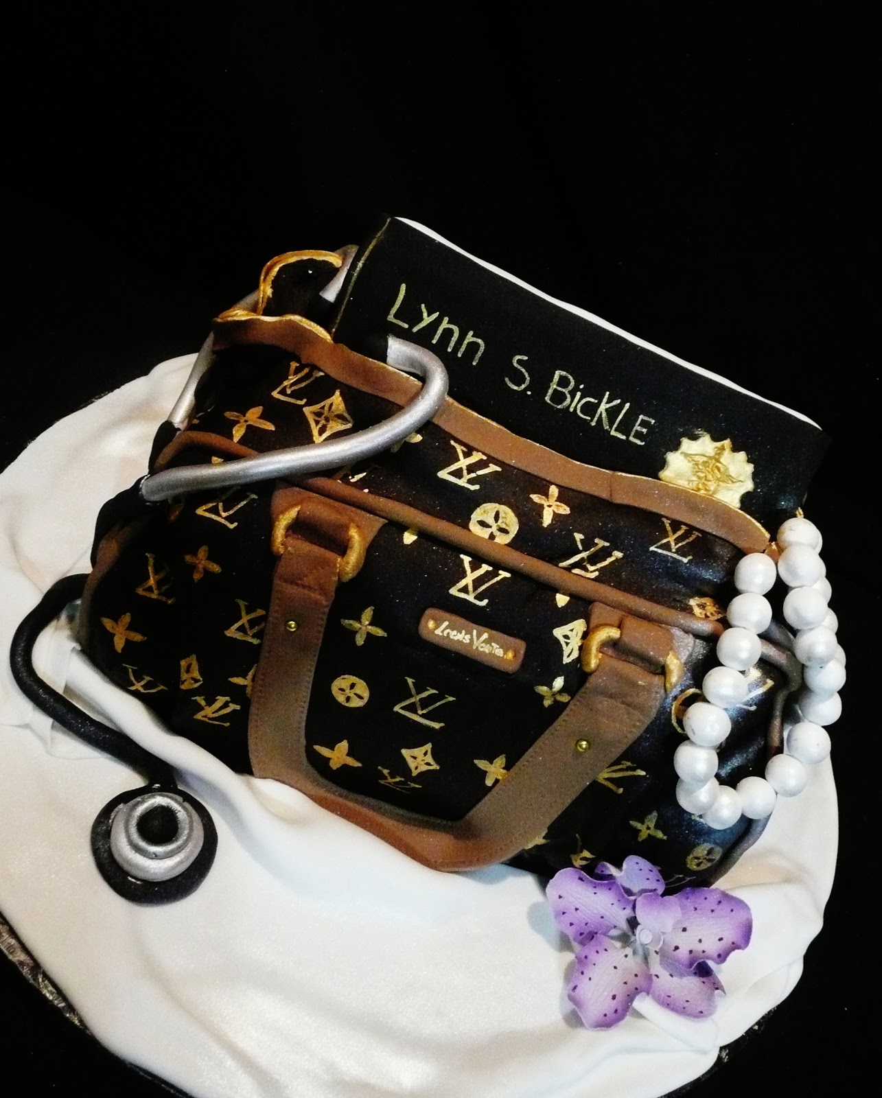 Baking with Roxana's Cakes: Louis Vuitton Birthday Cake