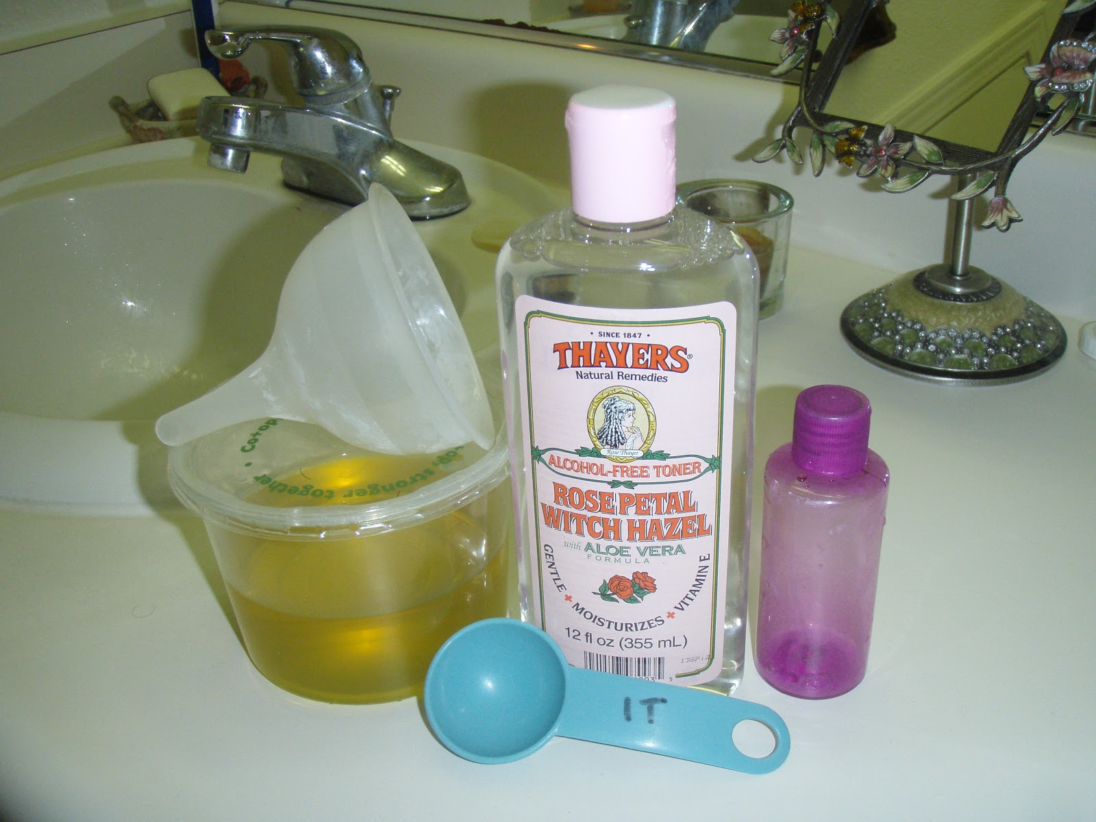 Practical Ecologist Reduce Make your own eye makeup remover