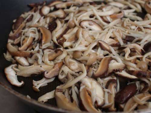 Mantar Kaç Dakikada Pişer? Kadın Mantar Kaç Dakikada Pişer? Kadın