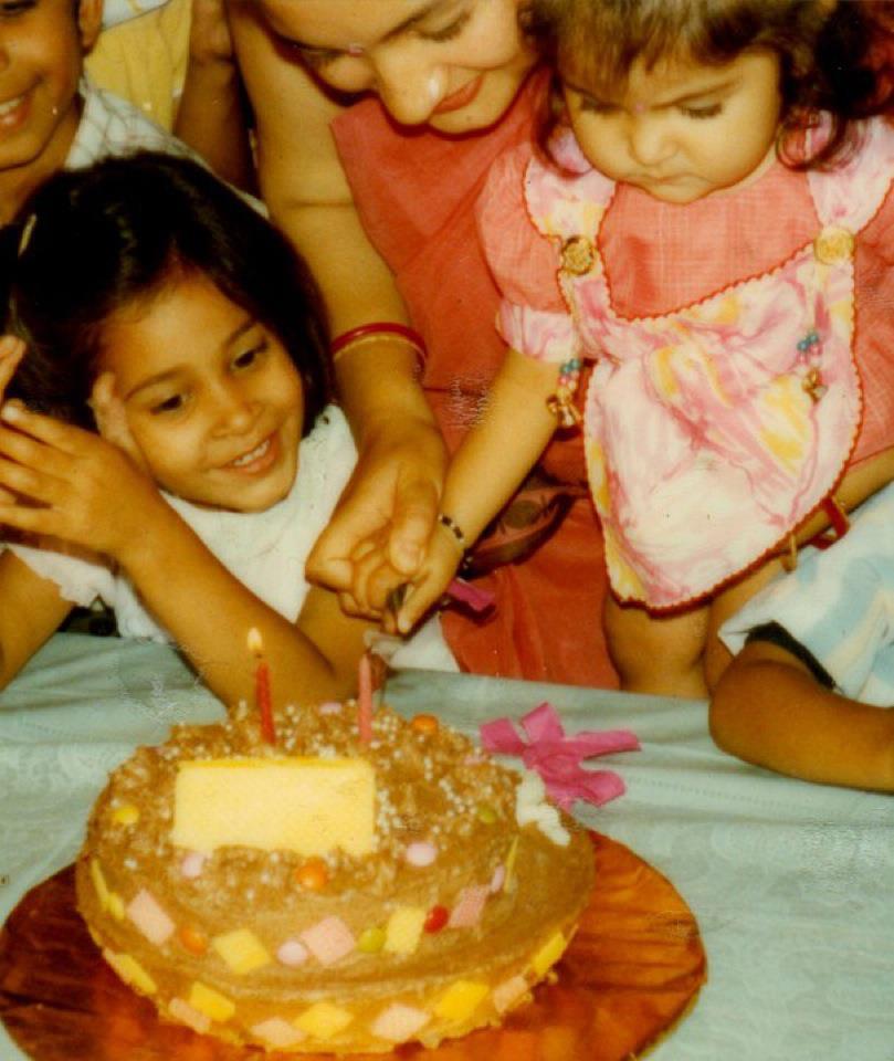 Bollywood Actress Anushka Sharma Childhood Pics - MERE PIX