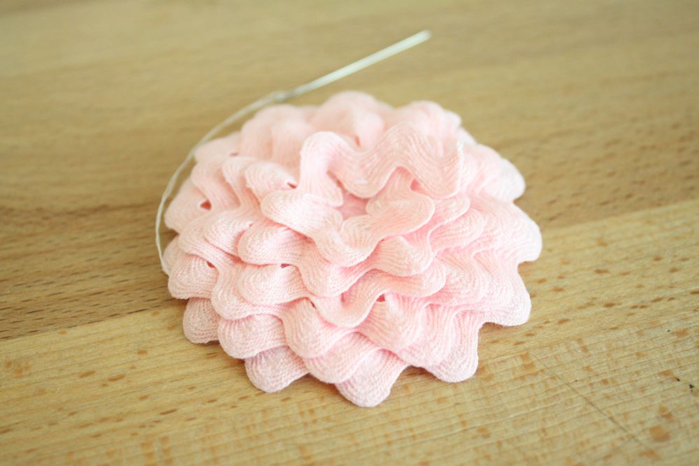 ric rac flower tutorial
