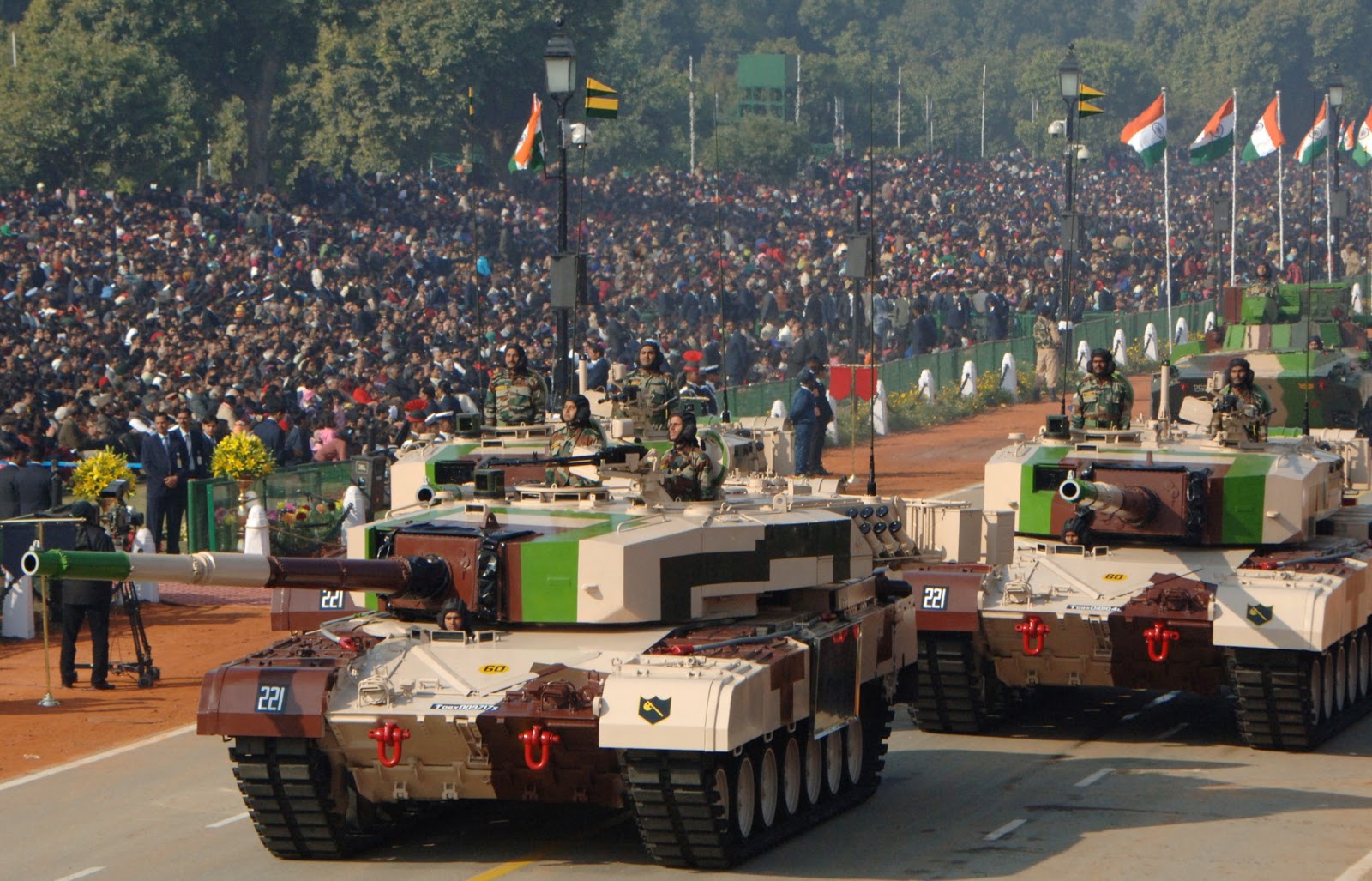 http://3.bp.blogspot.com/-caimA47ZKgk/UQenqk4ADfI/AAAAAAAAsCM/fWFFigweqtc/s1600/Arjun-Main-Battle-Tank-MBT-Indian-Army-IA.jpg