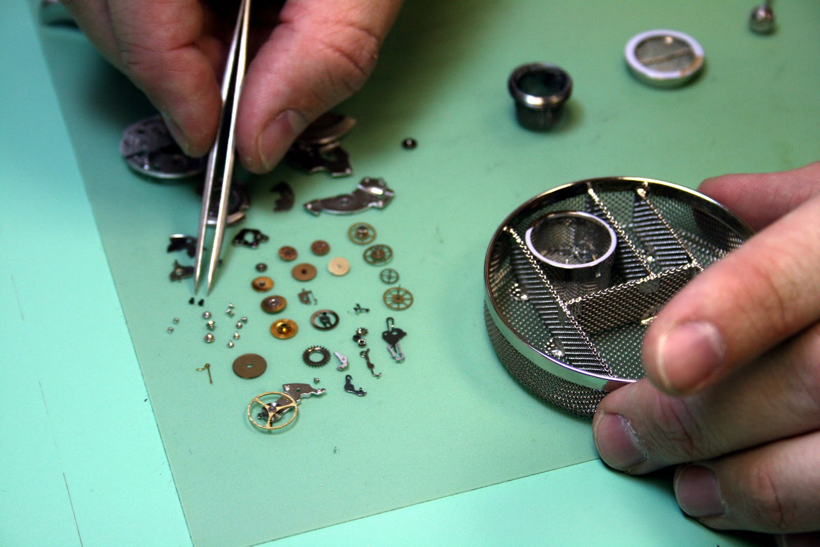 PakieMak Jewelry and Timepiece Education Complete Watch Movement