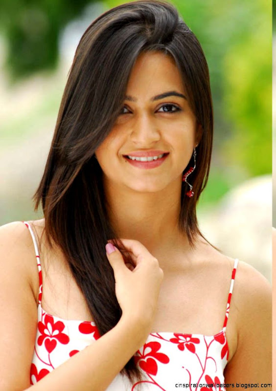 KritiKharbandaSmilingBeauty KritiKharbandaSmilingBeauty