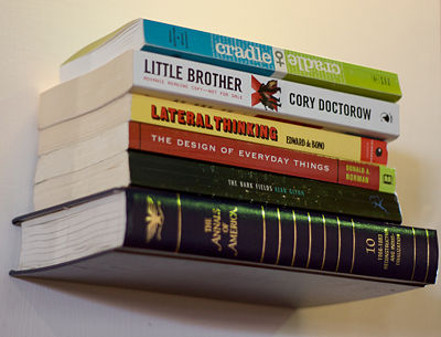 Daha Az Tuketim Icin Her Gune Bir Fikir Gorunmez Raflar Duvari