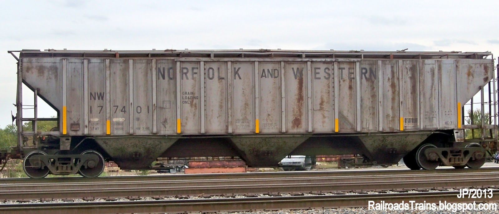 NW+177401+Hopper+3+Bay+Ribbed+Side+Railcar+Norfolk+and+Western+Railroad,+Macon+Georgia+NS+Brosnan+Rail+Yard+NW+Rail+Car+Norfolk+Western.JPG