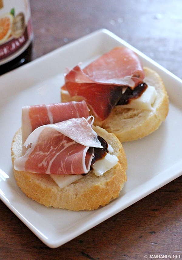 Jam Hands Crostini with Fontina, Prosciutto and Fig Jam