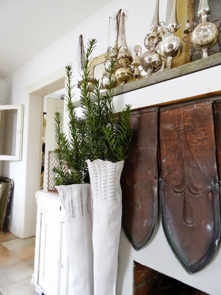 princessgreeneye: weihnachtliche Kaminumrandung und 2 Buch