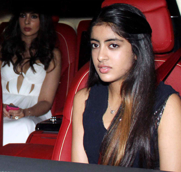 eShowBiz: Amitabh Bachchan Granddaughter Navya Naveli Nanda