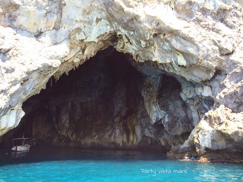 Cave_Pandora_Amalfi_Coast_sea_Italy_stalactites_stalagmites_columns 