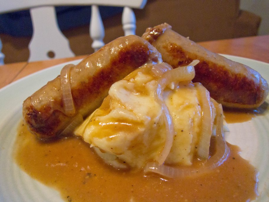Gavin's Cooking Bangers & Mash with Beer and Onion Gravy