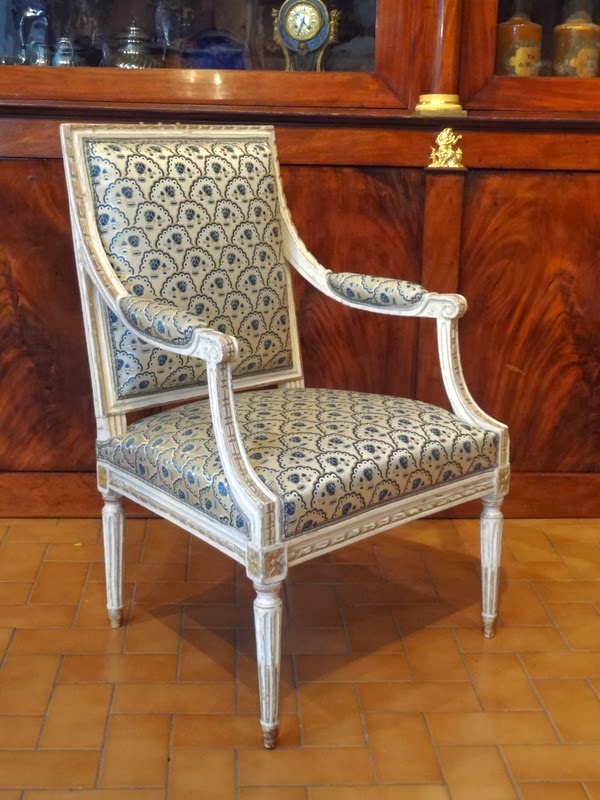 http://3.bp.blogspot.com/-cnSOlYpvdmI/UuvapcpFXaI/AAAAAAAAAN4/o1pncDUAoEo/s1600/Poltrona+Luigi+XVI.jpg