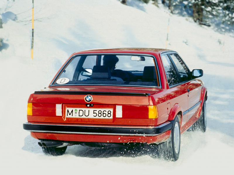 1987+BMW+3-Series+E30+Sedan+rear.jpg