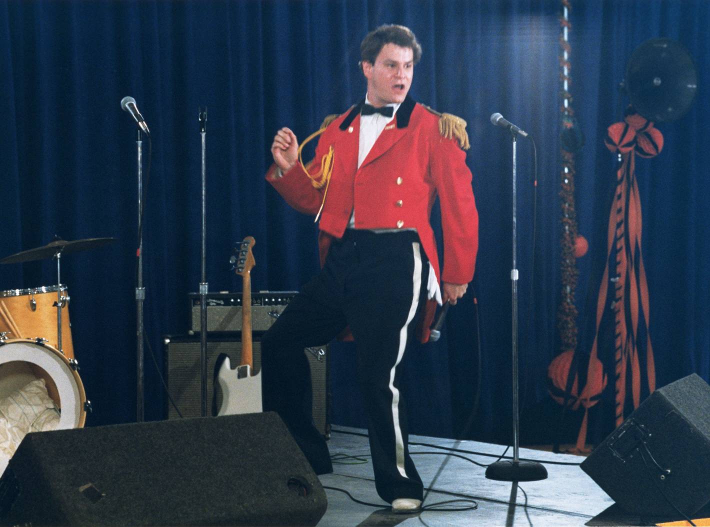 TV Series Weeds season 1-7, 8 Download full Episodes HD 720p