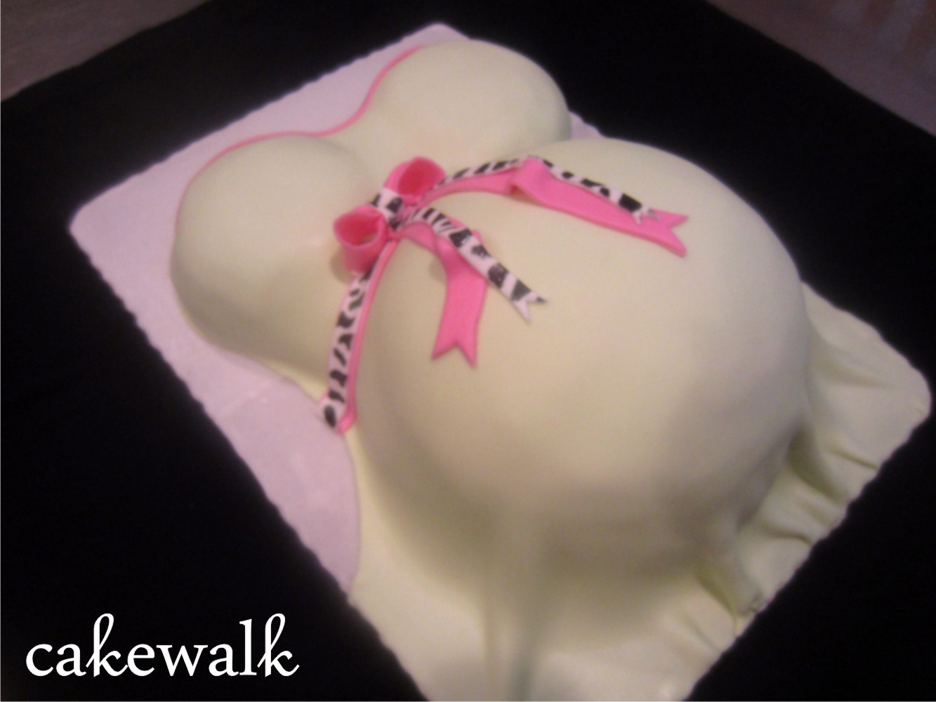 Belly Cake  Baby Shower on Bump Cake Is Perfect For A Baby Shower And Gives Mommy To Be One More