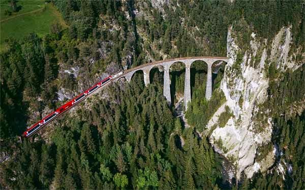 Land Vassar Vidkt (Switzerland) Top List of Best 5 Most Amazing Railway Track Of The World