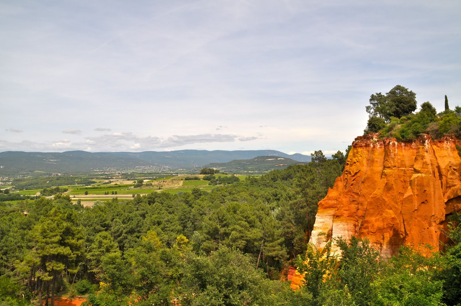 オランダ Bloggin The Netherlands オークルの村 ルシヨン A Vilage Of Ochre Roussillon