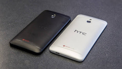 HTC One Mini in Stealth Black and Glacial Silver