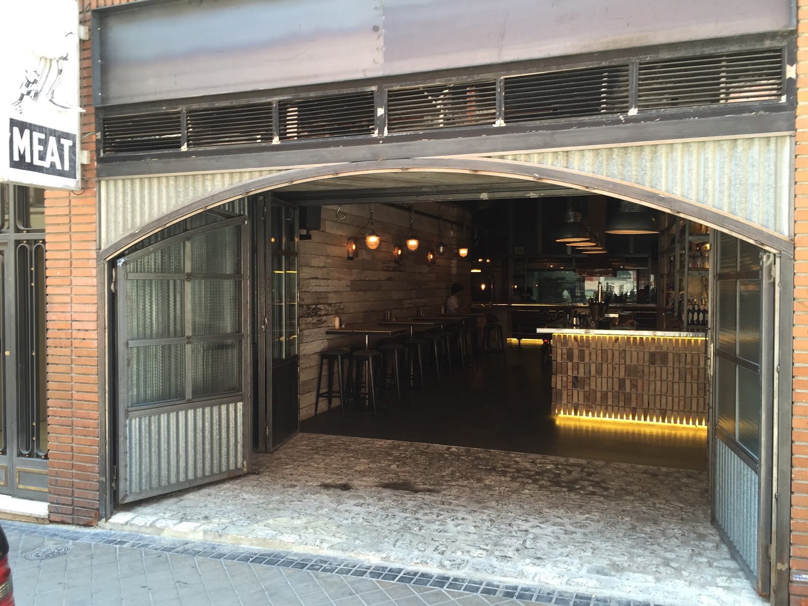 De Restaurantes RC... Cheese Burger a lo underground en Alonso Martínez...