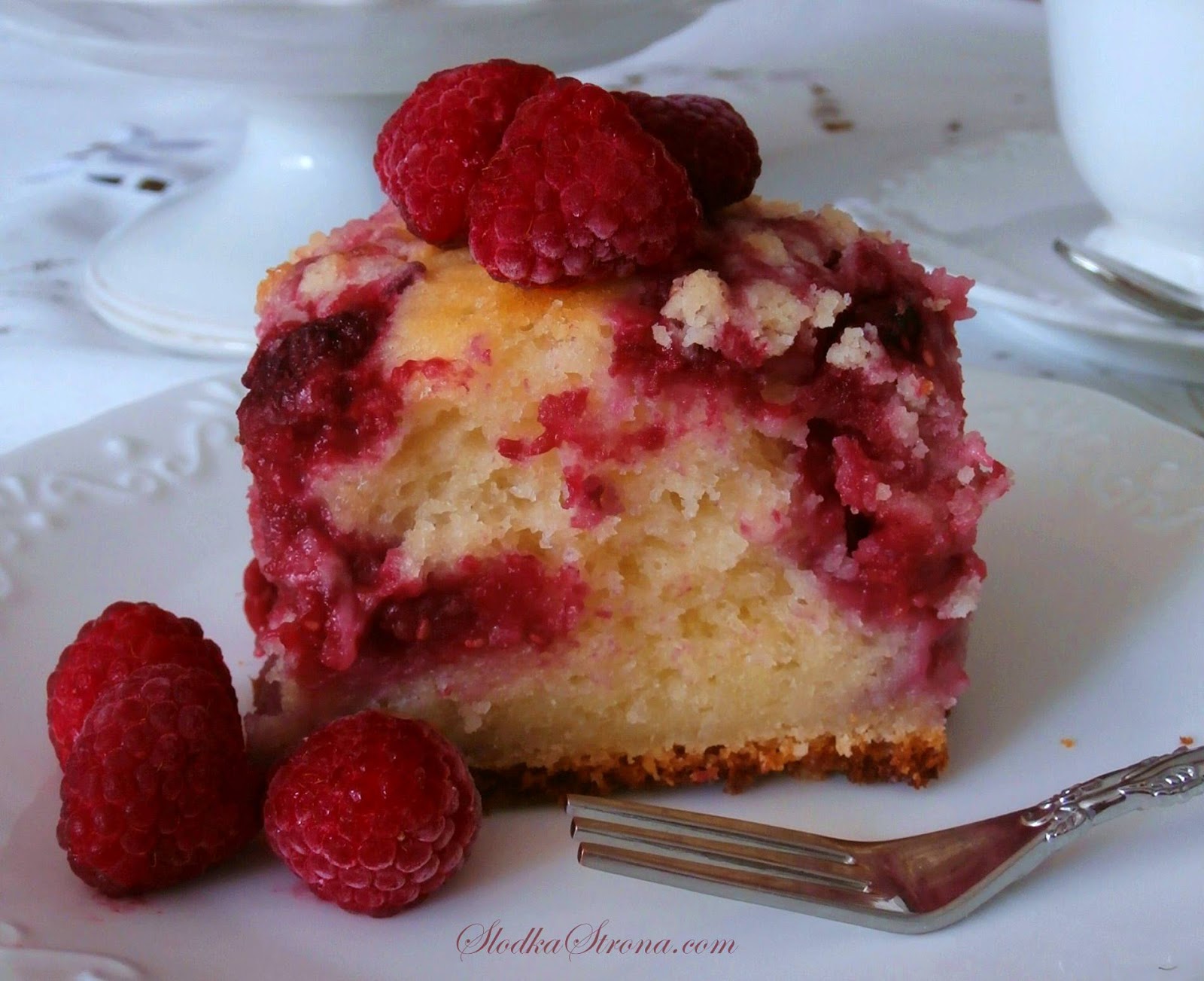 Ciasto Jogurtowe z Kruszonką i Owocami - Przepis - Słodka Strona