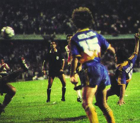 Boca-4-River-3-Libertadores-1991-Gol-Latorre