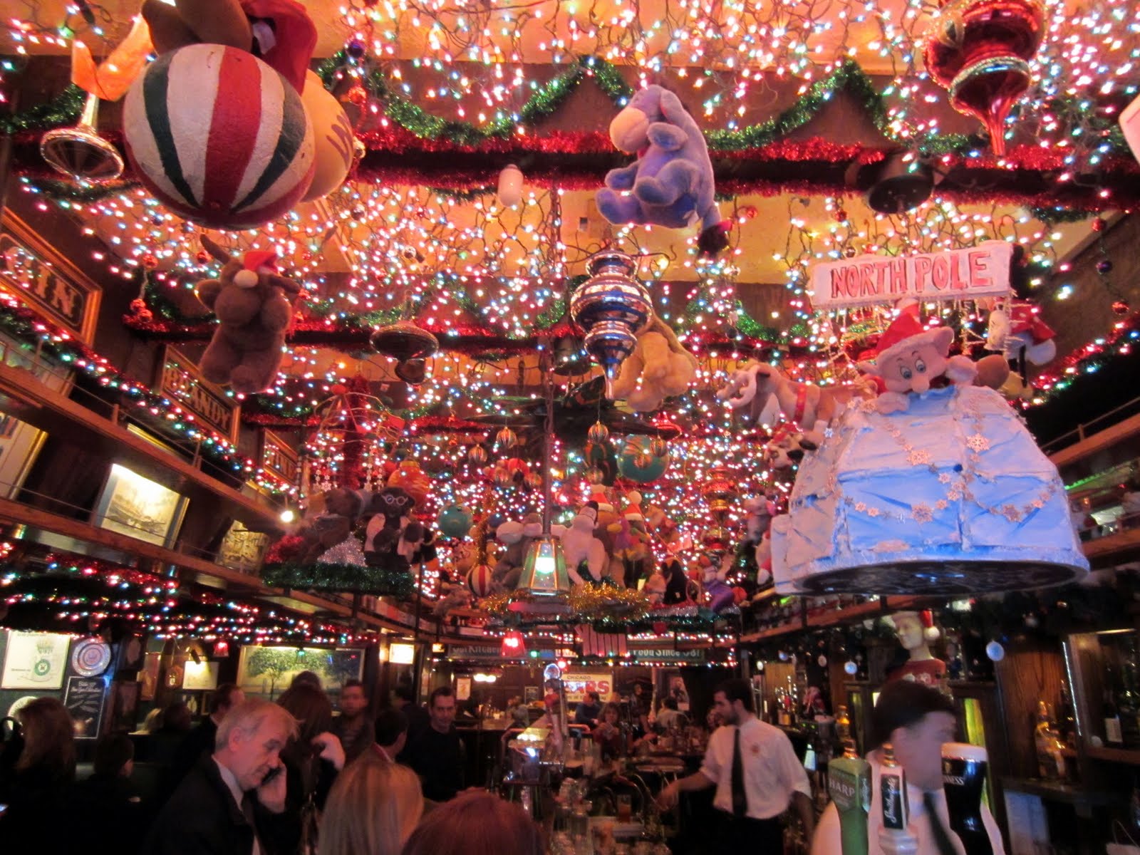 Butch McGuire’s Has Christmas Spirit! Chicago Boyz