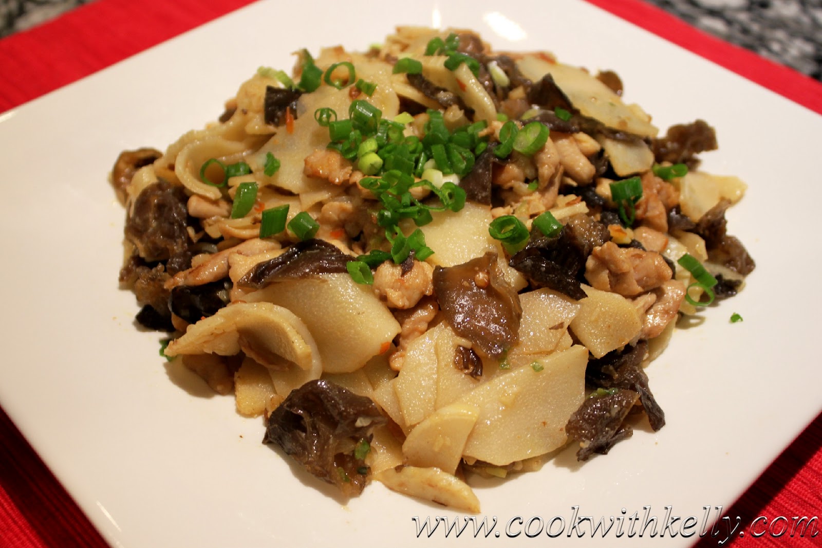 Cook with Kelly 筍子雲耳炒雞肉絲/Sautéed Shredded Chicken with Bamboo Shoots