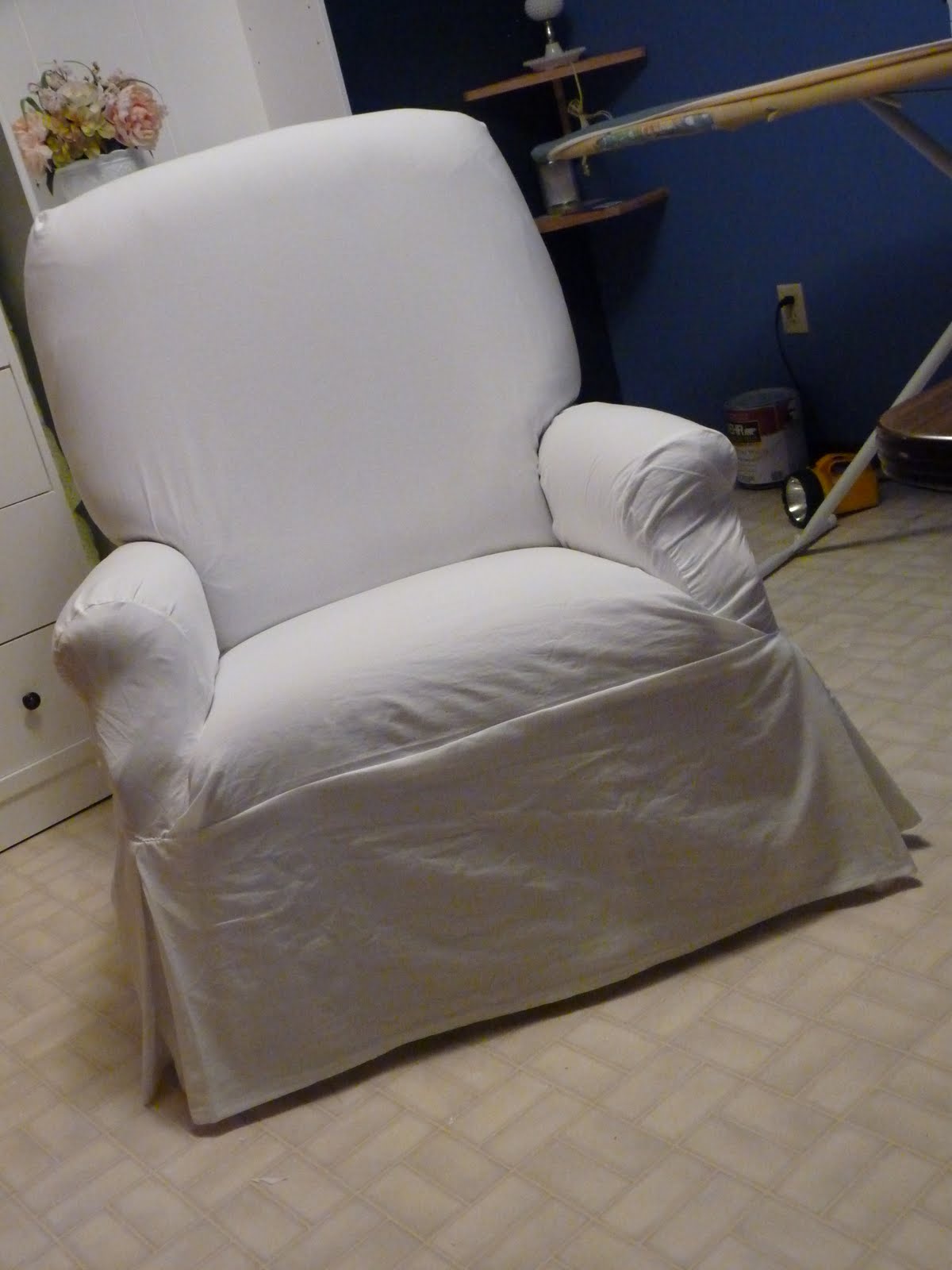 d i y d e s i g n How To Sew a Removable SlipCover for Furniture
