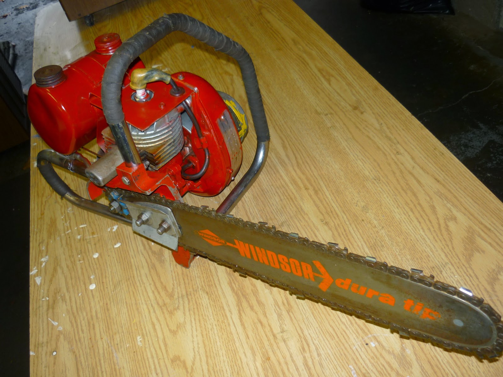 VINTAGE CHAINSAW COLLECTION MONO 216.