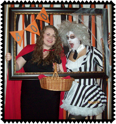 photo booth, diy polaroid photo booth frame, photo booth frame, Halloween photo booth, easy Halloween photo booth ideas