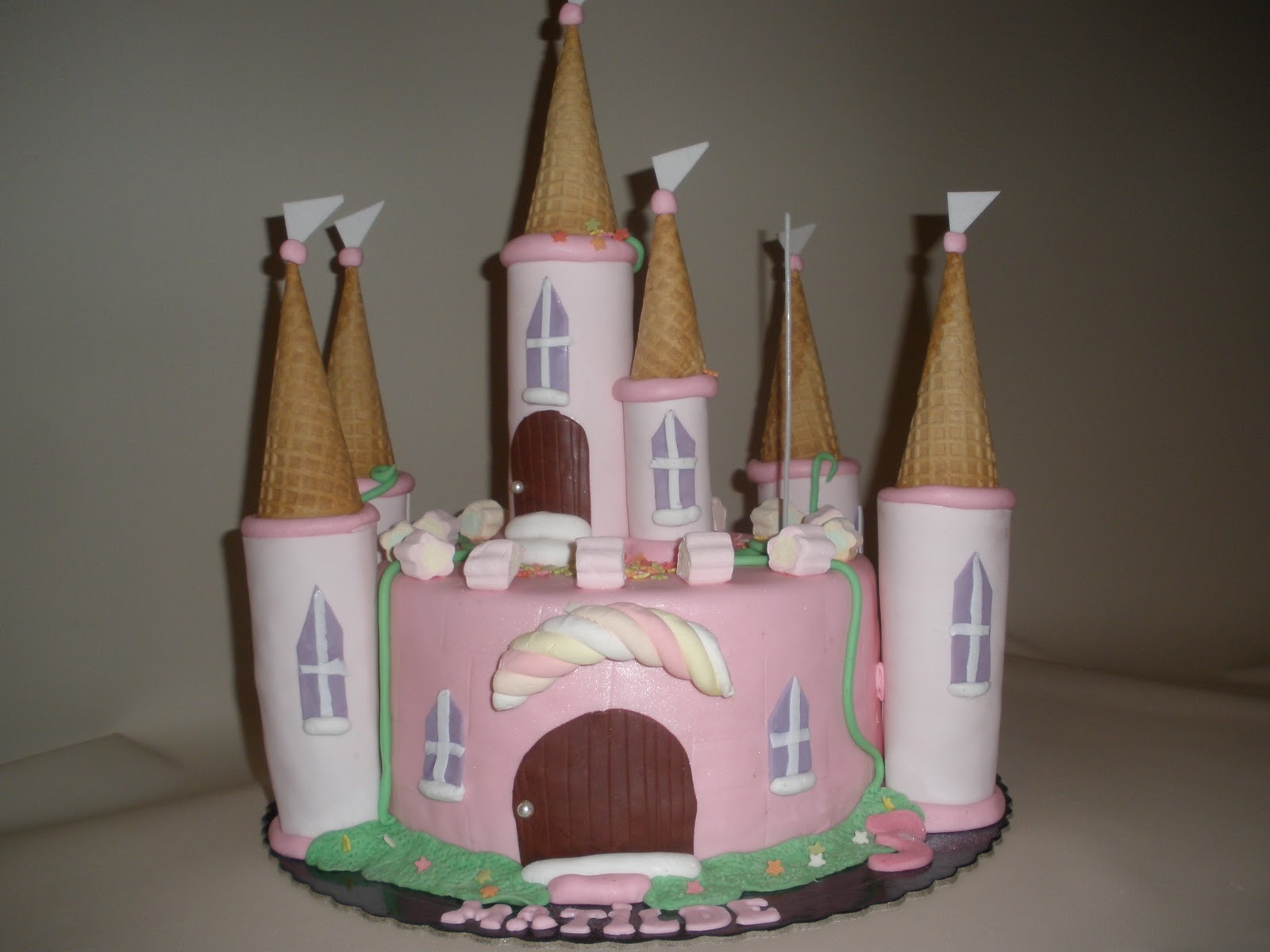 Bolo castelo das princesas Disney - Disney princess castle…
