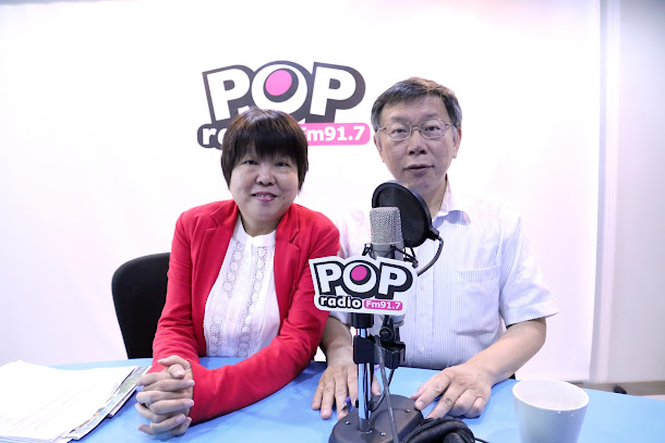台北市長柯文哲(右)中午接受主持人黃光芹(左)專訪。 台北市長柯文哲(右)中午接受主持人黃光芹(左)專訪。