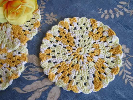 Miss Abigail's Hope Chest: Simple Granny Round Crocheted Dishcloth