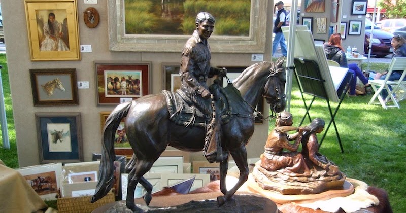 fota-2012-vel-miller-booth-horse-statue.jpg