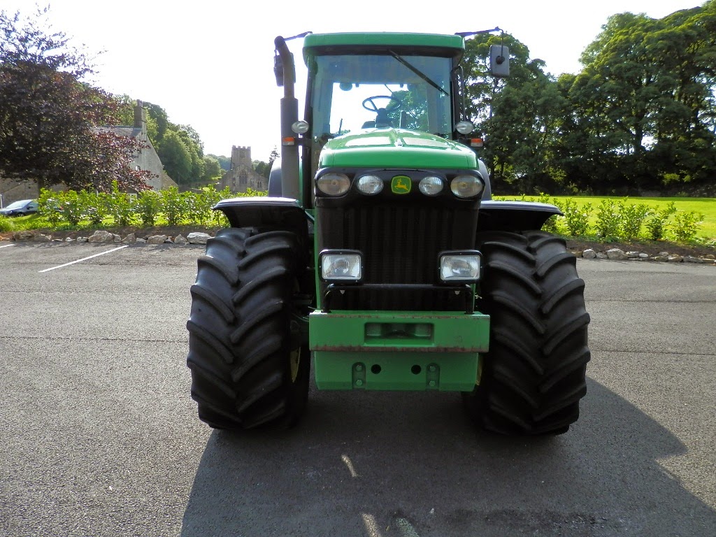De vanzare Tractor John Deere 8320 second hand