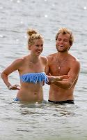 Ireland Baldwin on vacation with boyfriend in Hawaii