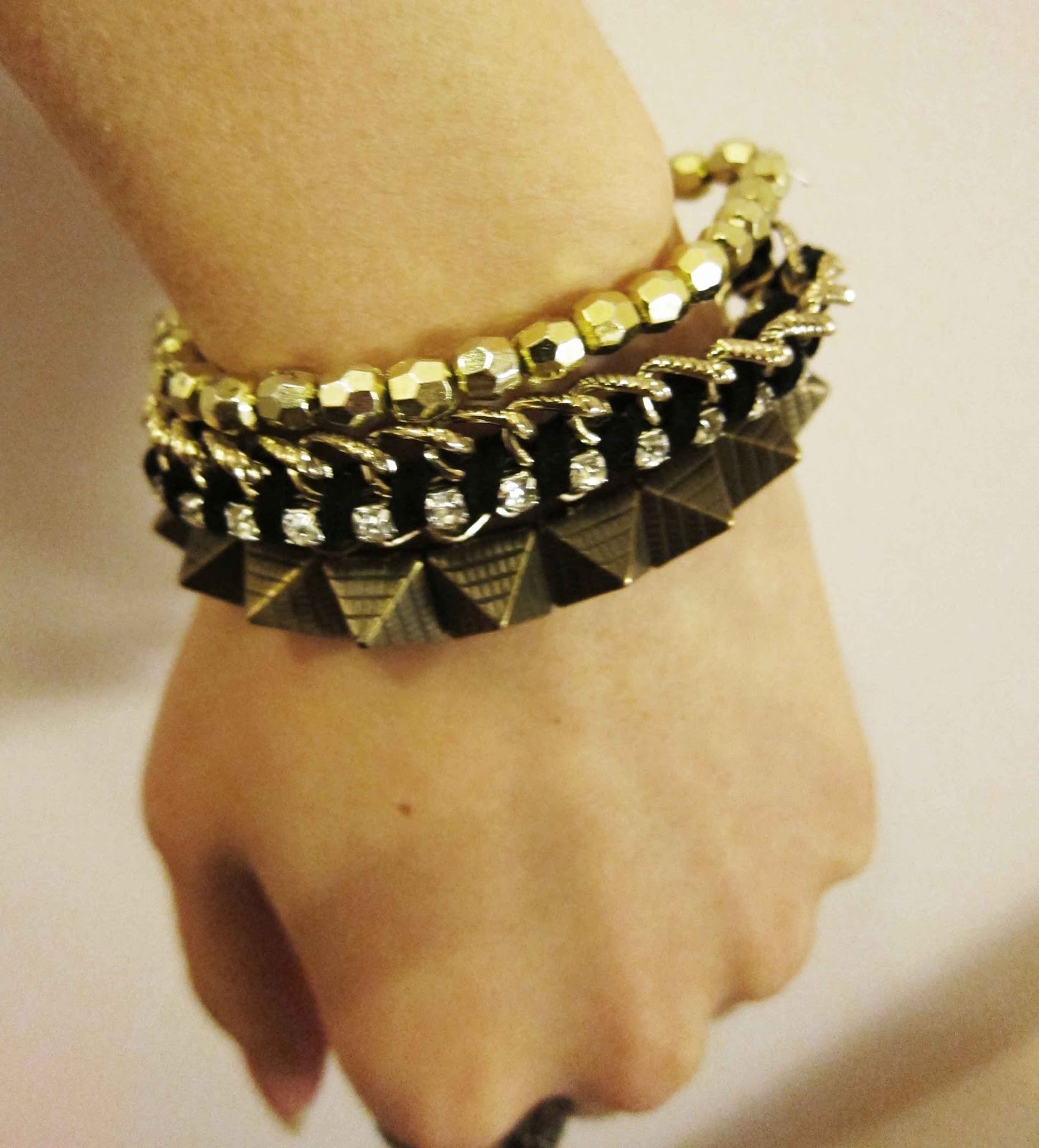 Oui Hui DIY Rhinestone Chained Bracelet Tutorial