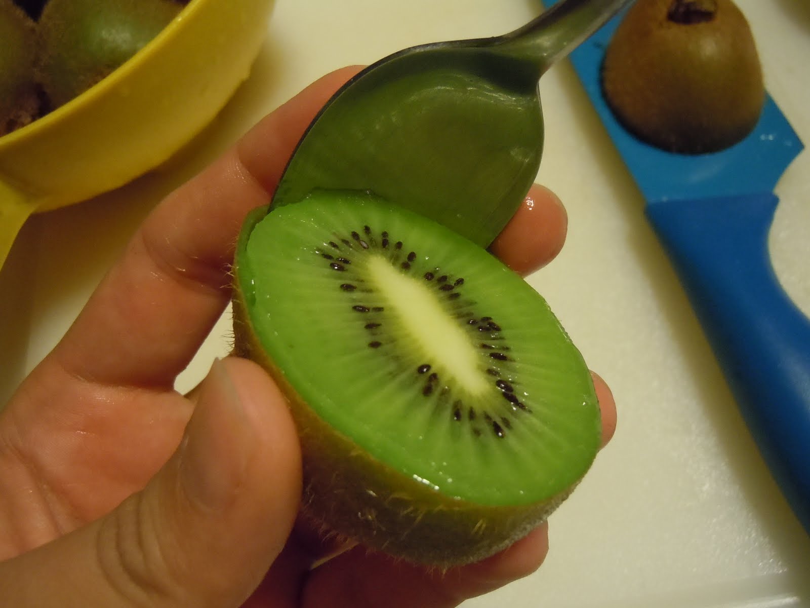 How to Peel a Kiwi The Chicken Scoop