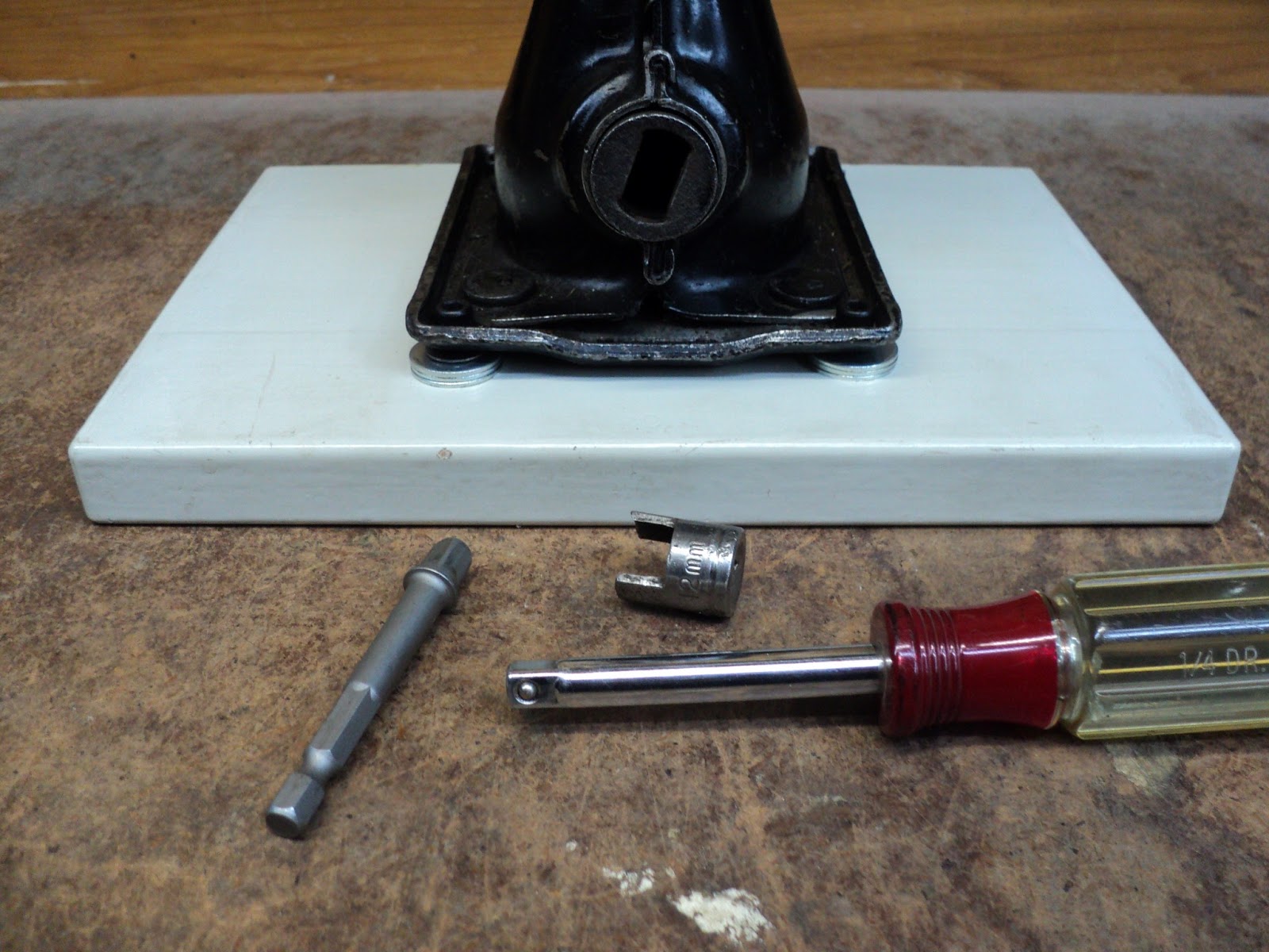 Rouge River A Screw Bottle Jack With An Oversize Base