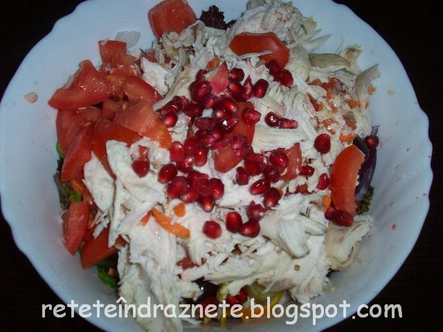 Salată cu piept de pui și iaurt 