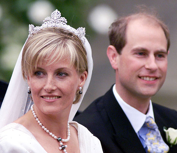Royal Jewelry & Tiaras / Fabergé Eggs / The Royals - Pagina 4 Sophie+Wessex+Wedding+Tiara