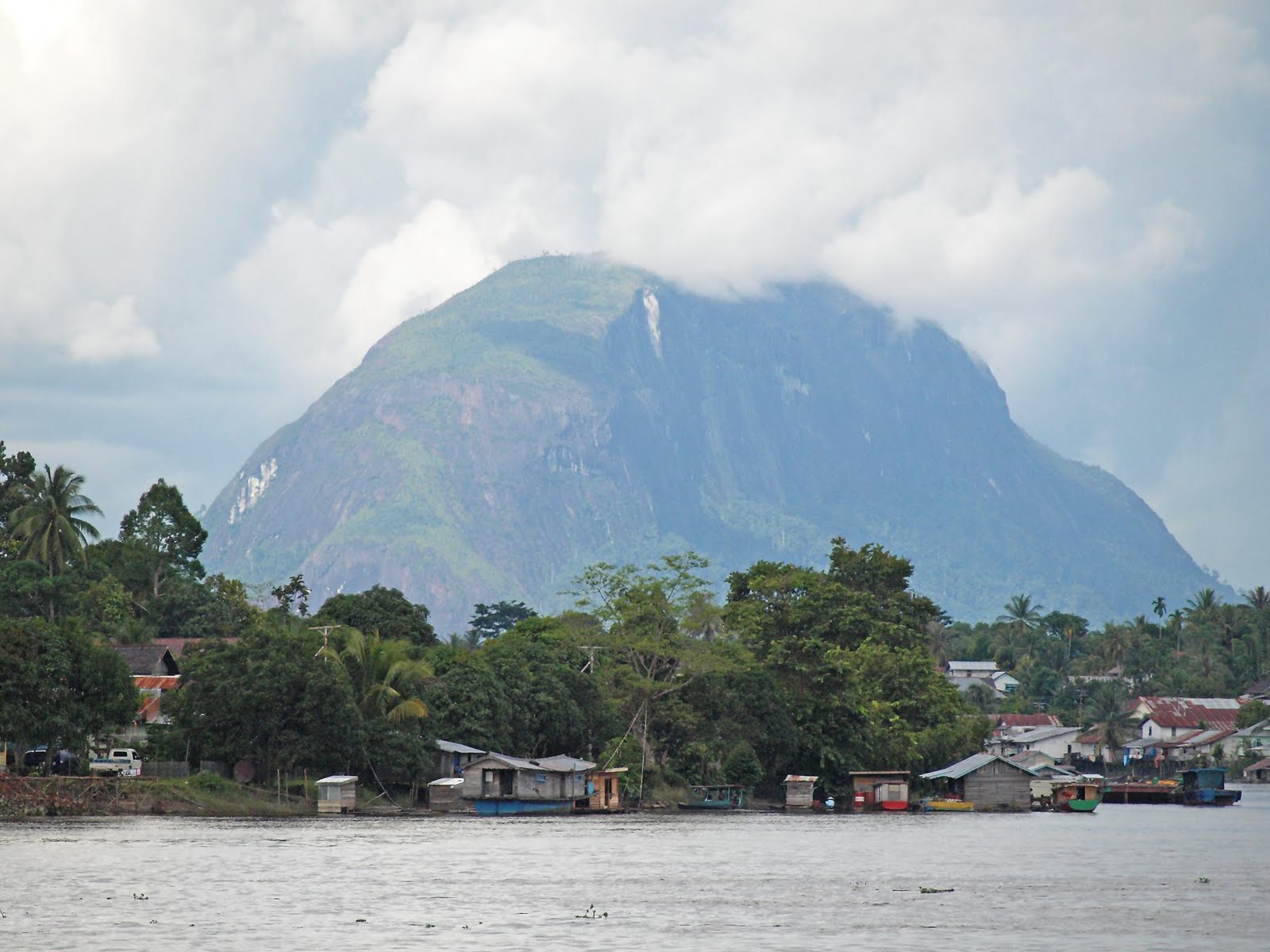 info KALBAR Cagar Alam Bukit Kelam Sintang Hutan Penuh