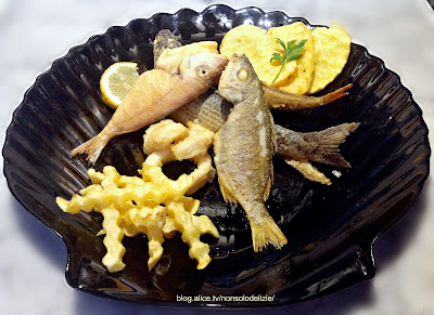 frittura di paranza con patate ondulate
