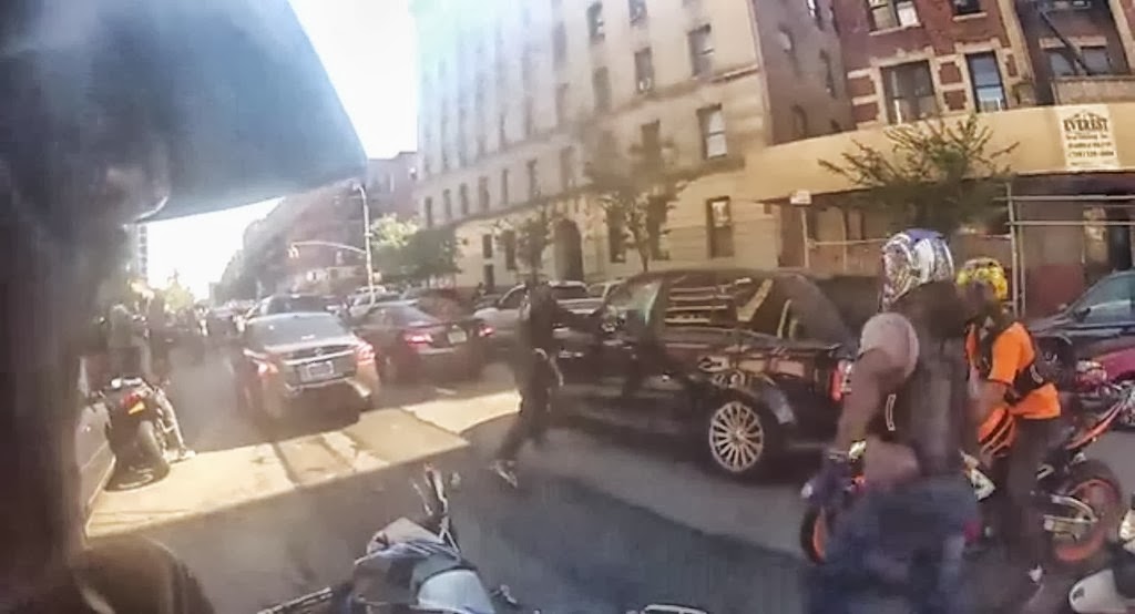 Biker greifen Fahrer eines Range Rover in New York an